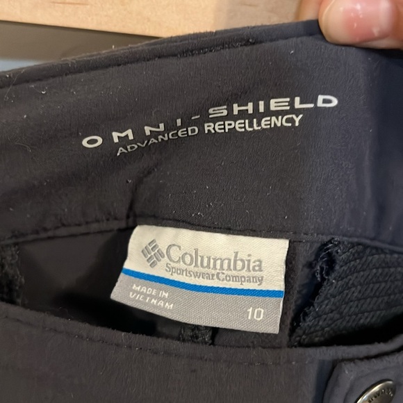 Columbia Women's Charcoal capri - Picture 2 of 3